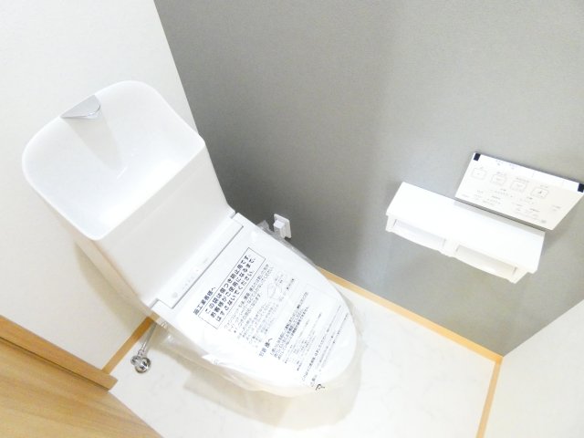 トイレ　温水洗浄便座付き