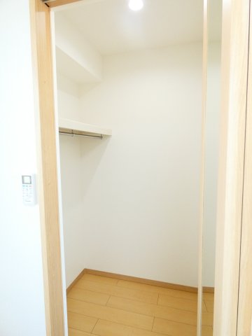 収納　たっぷり収納ウォークインクローゼット