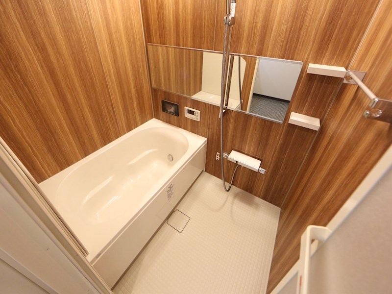 バス・シャワールーム　浴室暖房乾燥機付　追い焚き・浴室テレビ付お風呂