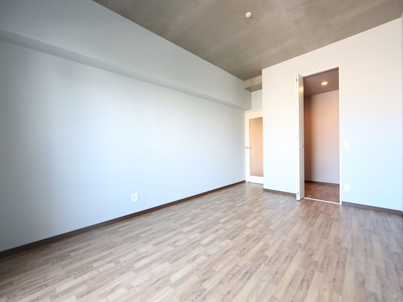 その他部屋・スペース　洋室10帖　ウォークインクローゼット付（収納充実してます）