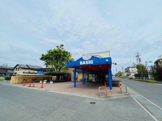 スーパー　ベーシックｐｒｅｍｉｕｍ西条店（スーパー）まで528m