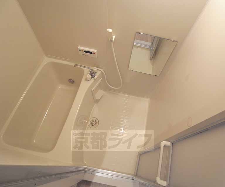 バス・シャワールーム　給湯器付きの広くくつろげるバスルームです！