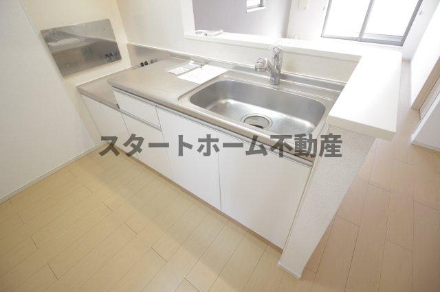 キッチン　コンパクトなキッチンで掃除もラクラク