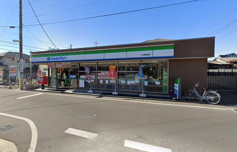 コンビニ　ファミリーマート八木崎駅前店（コンビニ）まで371m