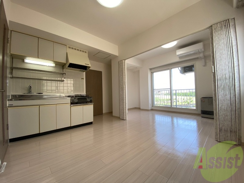 居室・リビング　広くてきれいなリビングです！快適に過ごせそうですね。