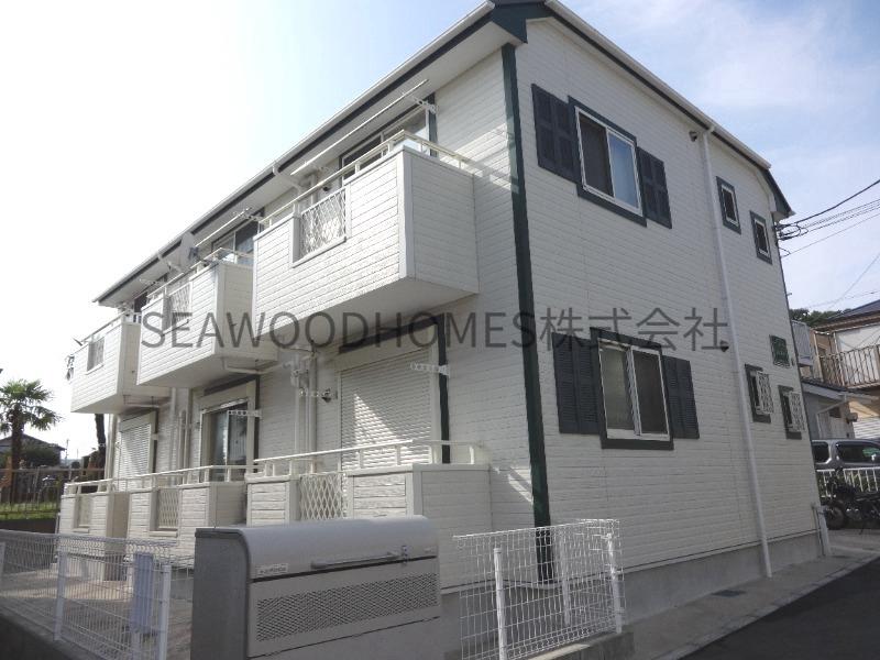 建物外観　白基調のオシャレな外観です