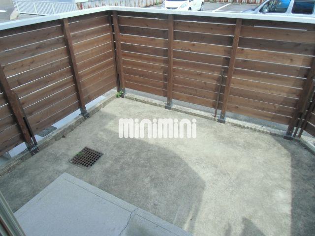 バルコニー　１階ならではの広々としたスペース