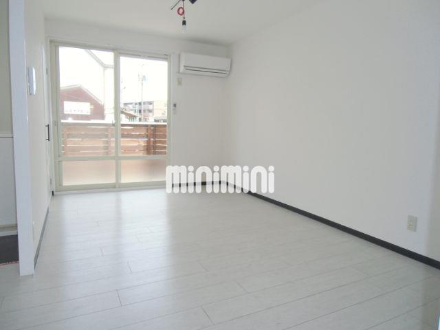 居室・リビング　リビングにはエアコンも付いています