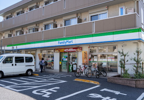 コンビニ　ファミリーマート 豊玉北六丁目店（コンビニ）まで263m