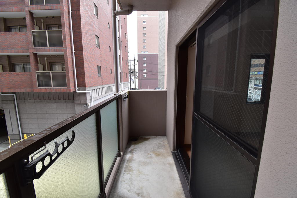 バルコニー　※同建物の別のお部屋の写真です。