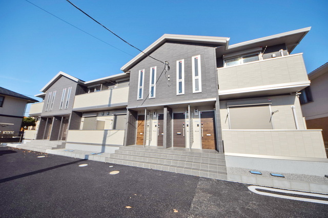 建物外観　～青い空、白い雲～