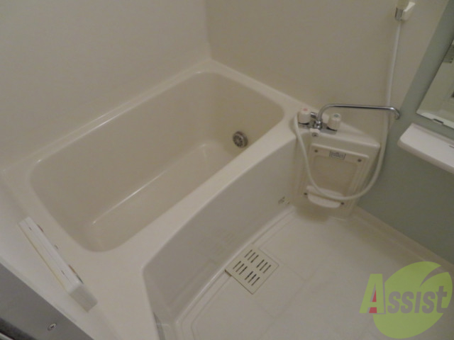 バス・シャワールーム　こちらはバスルームです。一日の疲れをここで癒して下さい。