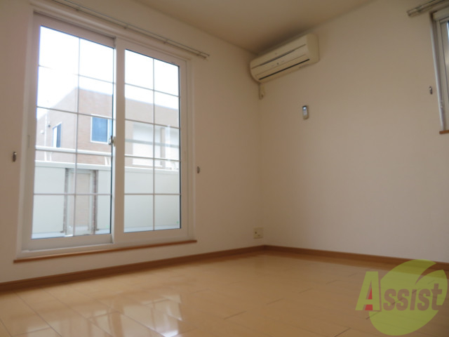 居室・リビング　こちらはリビングです。広々としています。