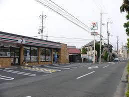 コンビニ　セブンイレブン（コンビニ）まで731m