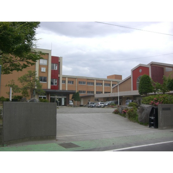 小学校　上田市立南小学校（小学校）まで876m
