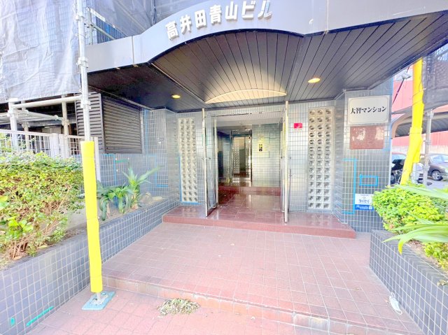 エントランス　落ち着いたエントランスです