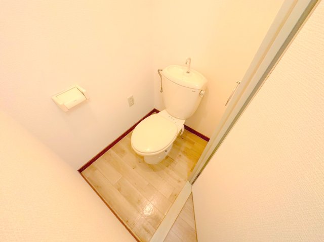 トイレ　清潔感のあるトイレは、誰もがリラックスできる空間です。