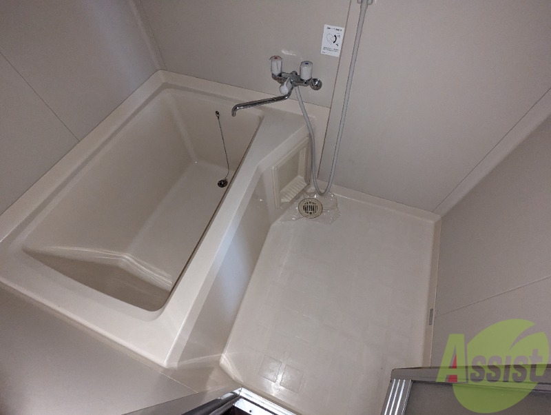 バス・シャワールーム　お風呂はゆったり入れるサイズ感がグッド。