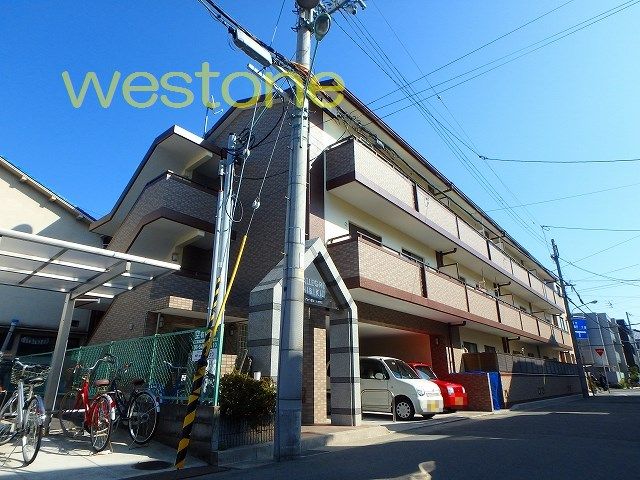 建物外観　タイル張りのお洒落な外観