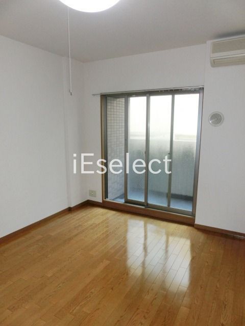 居室・リビング　清潔感のあるお部屋です。