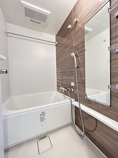 バス・シャワールーム　浴室乾燥機付きのお風呂