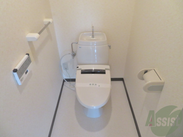 トイレ　トイレはこちらウォシュレット付きでうれしいですね