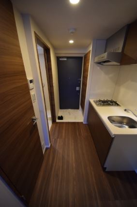 玄関　室内から玄関