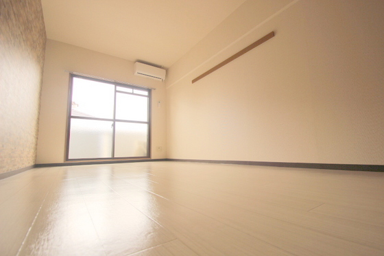 居室・リビング　※別号室の写真です。