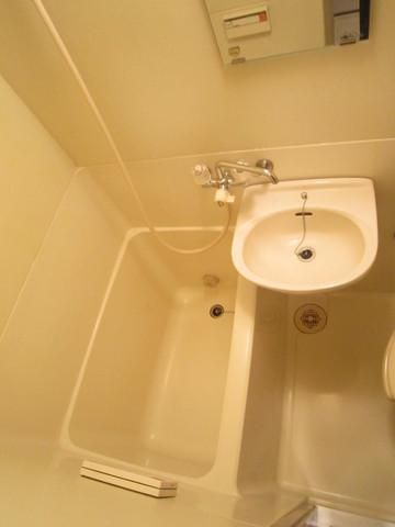 バス・シャワールーム　３点ユニットバスです