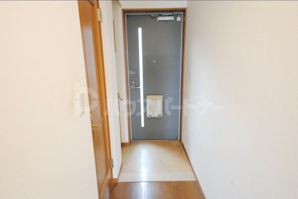 玄関　リフォーム中です。