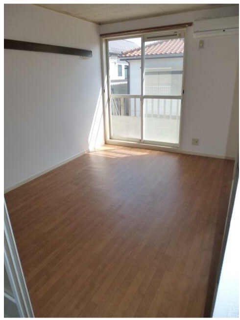 居室・リビング　※別号室の写真です