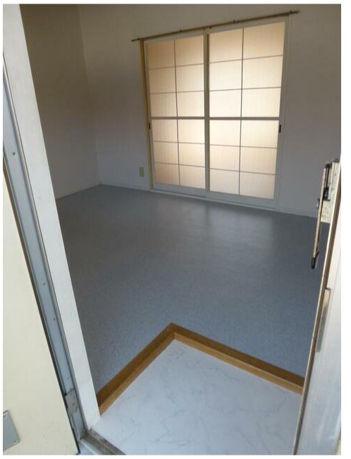 玄関　※別号室の写真です