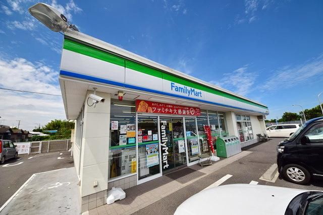 コンビニ　ファミリーマート大和上草柳店（コンビニ）まで200m