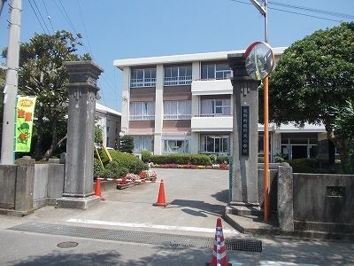 小学校　板野南小学校（小学校）まで600m