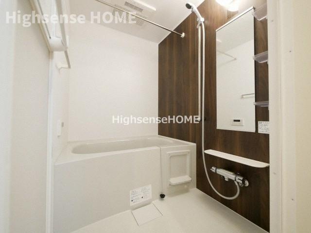 バス・シャワールーム　落ち着いた空間のお風呂です