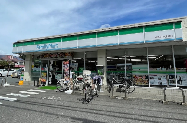 コンビニ　ファミリーマート練馬石神井町店（コンビニ）まで603m