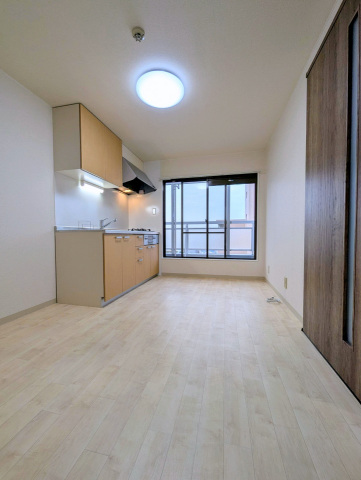 居室・リビング　明るいダイニングキッチン