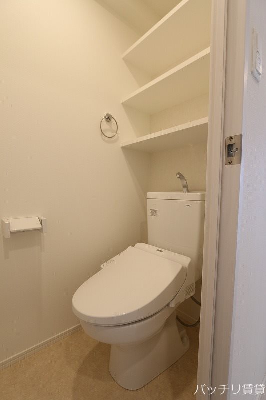 トイレ　※画像は別号室タイプの為、現状を優先