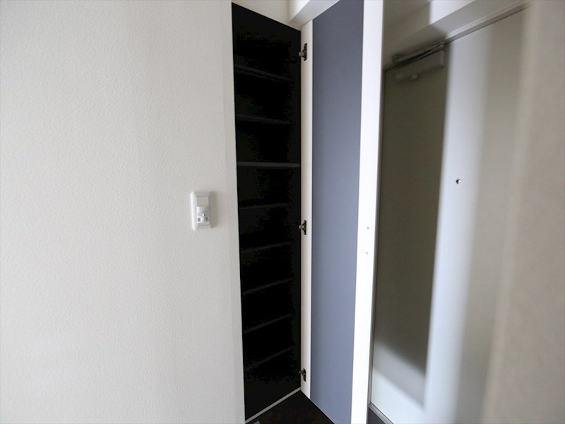 玄関　玄関　シューズボックス付（収納充実してます）