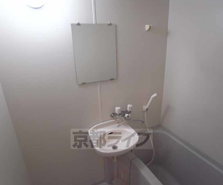 洗面設備　綺麗な洗面所です。