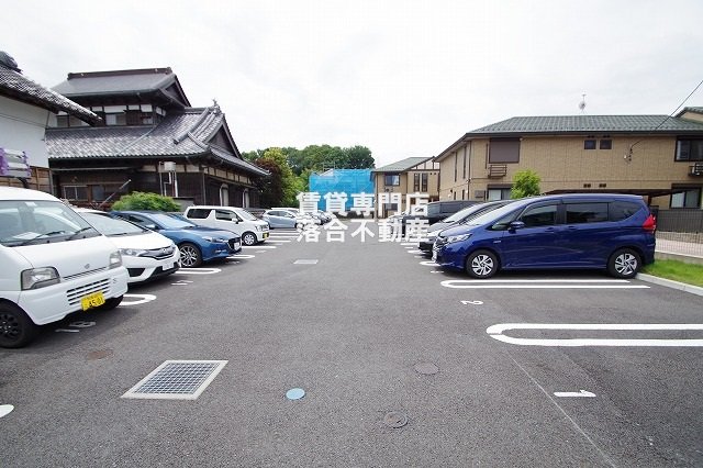 駐車場　敷地内駐車場完備