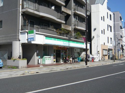 コンビニ　ファミリーマート 浦和仲町店（コンビニ）まで192m