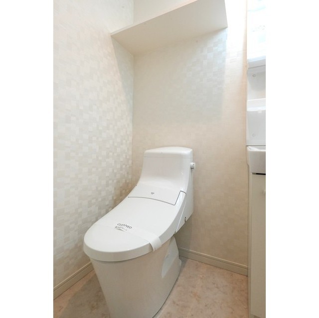 トイレ　別住戸写真となります。現況と異なる場合がございます。