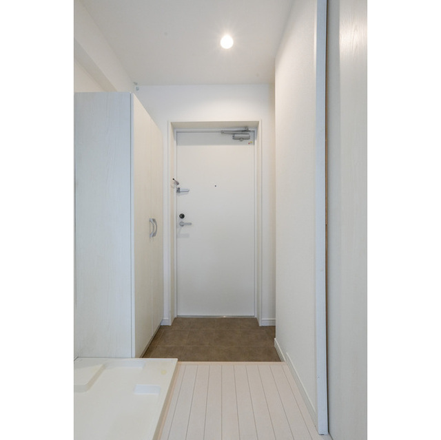 玄関　別住戸写真となります。現況と異なる場合がございます。