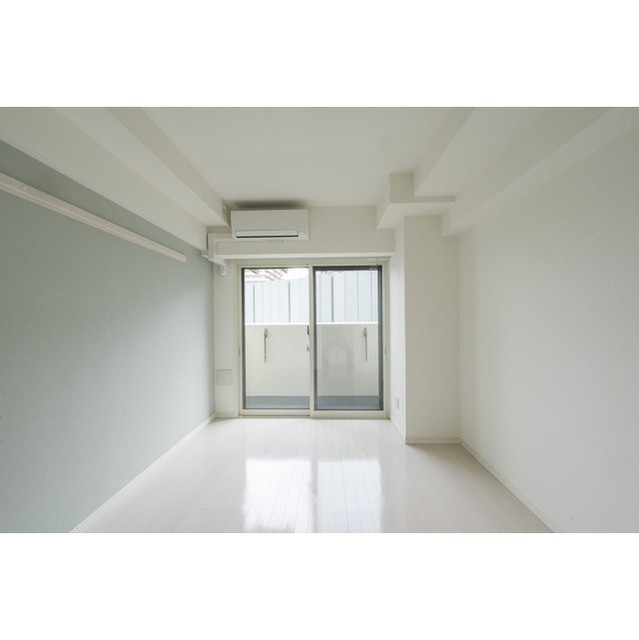 居室・リビング　別住戸写真となります。現況と異なる場合がございます。