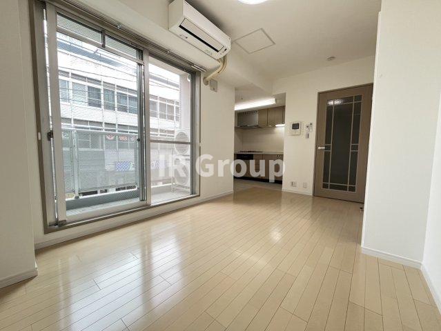 居室・リビング　※別部屋の内装写真です。