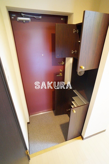 玄関　収納豊富なシューズボックスです♪