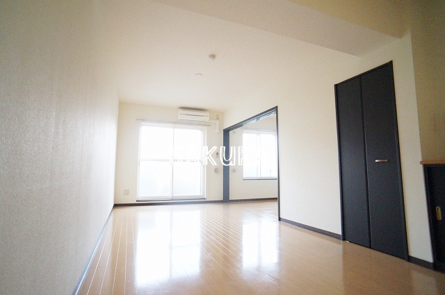 居室・リビング　使いやすい形の為、レイアウトを楽しめます♪