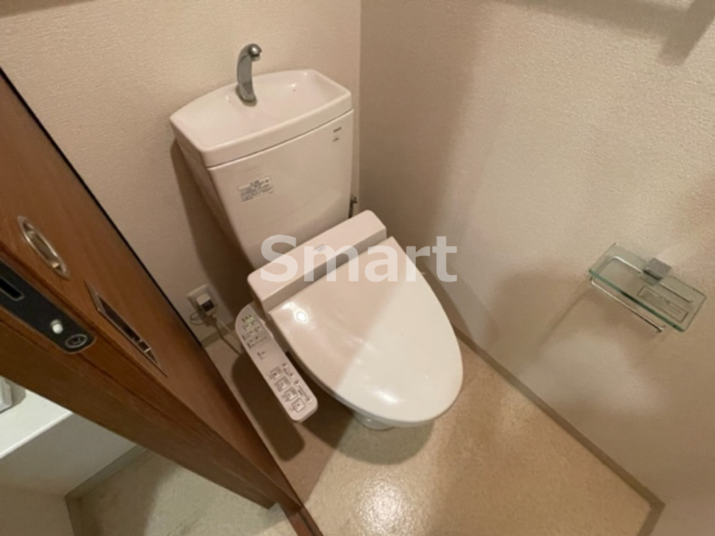 トイレ　ウォシュレット付き