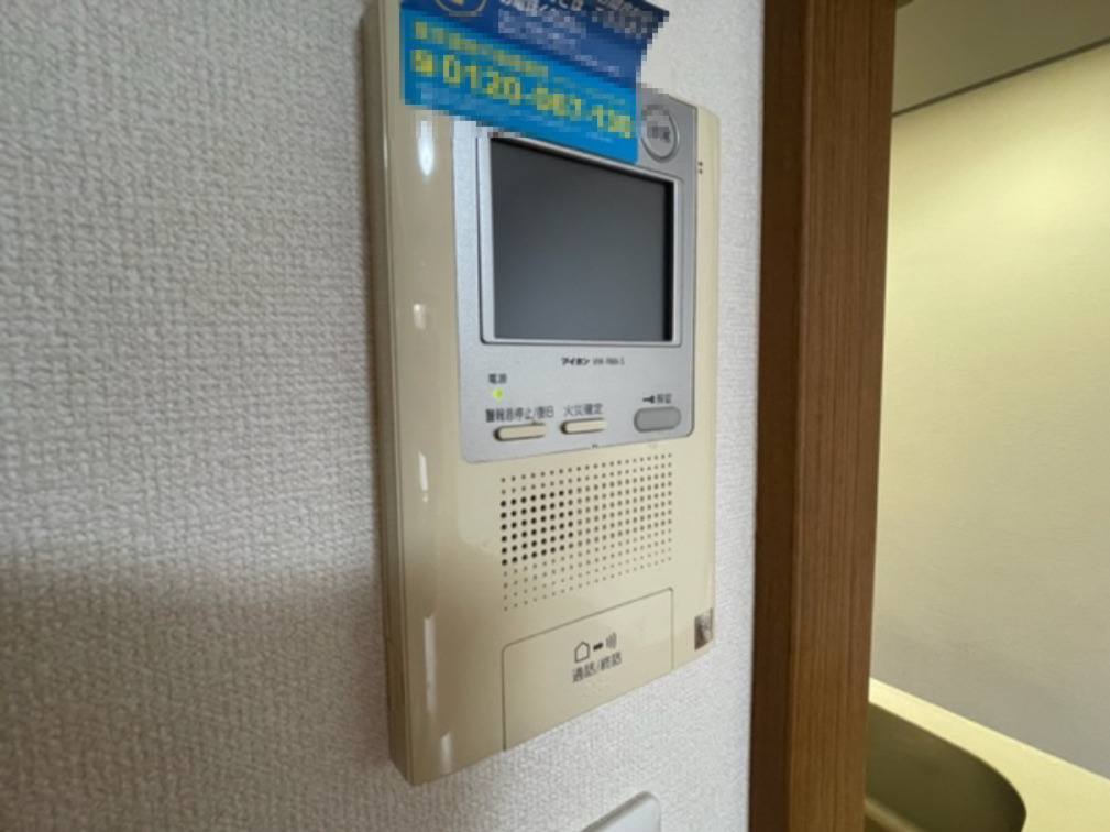 セキュリティ　モニター付きのインターホン